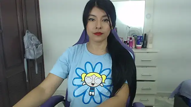 Snapshot of Julieta_Sandia chatting on January 7, 10:19 pm Julieta Sandia online show from January 7, 10:19 pm