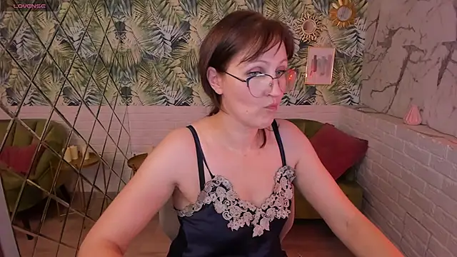 Snapshot of Paris_Cherry chatting on December 20, 11:37 pm Paris Cherry online show from December 20, 11:37 pm