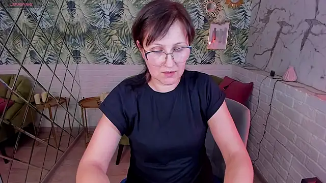 Snapshot of Paris_Cherry chatting on January 6, 8:18 pm Paris Cherry online show from January 6, 8:18 pm