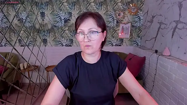 Snapshot of Paris_Cherry chatting on January 6, 11:20 pm Paris Cherry online show from January 6, 11:20 pm