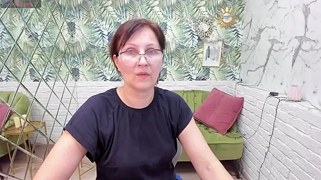 Snapshot of Paris_Cherry chatting on January 7, 11:35 pm Paris Cherry online show from January 7, 11:35 pm