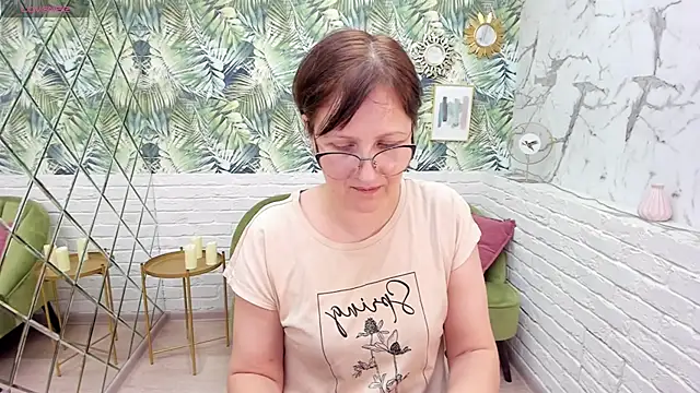 Snapshot of Paris_Cherry chatting on January 19, 8:19 pm Paris Cherry online show from January 19, 8:19 pm