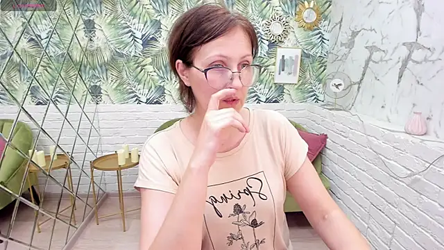 Snapshot of Paris_Cherry chatting on January 20, 2:22 am Paris Cherry online show from January 20, 2:22 am