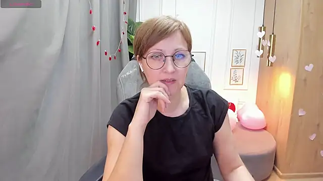 Snapshot of Paris_Cherry chatting on February 18, 1:33 pm Paris Cherry online show from February 18, 1:33 pm