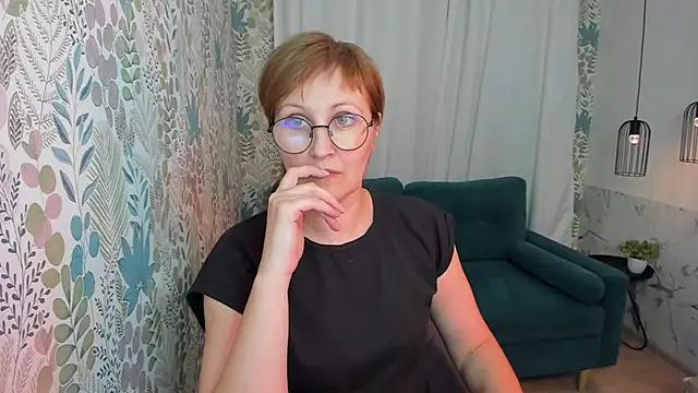 Snapshot of Paris_Cherry chatting on February 20, 7:19 pm Paris Cherry online show from February 20, 7:19 pm