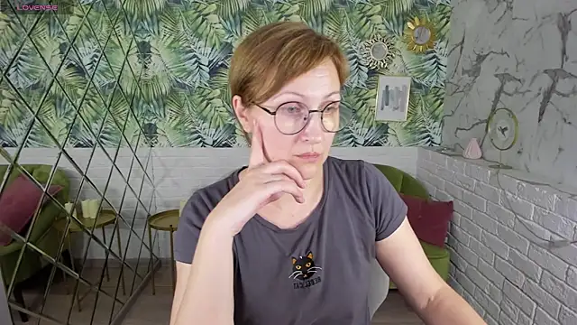 Snapshot of Paris_Cherry chatting on March 8, 11:07 pm Paris Cherry online show from March 8, 11:07 pm