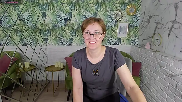 Snapshot of Paris_Cherry chatting on March 9, 2:07 am Paris Cherry online show from March 9, 2:07 am