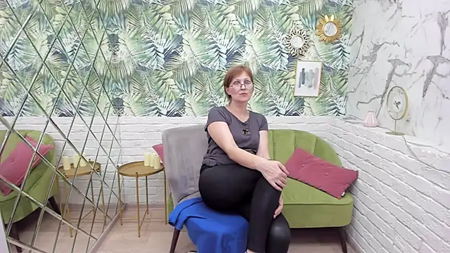 Snapshot of Paris_Cherry chatting on March 18, 2:15 am Paris Cherry online show from March 18, 2:15 am