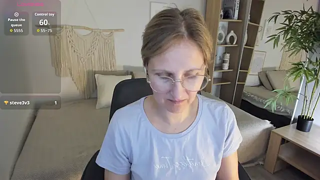 Snapshot of Paris_Cherry chatting on September 21, 7:48 pm Paris Cherry online show from September 21, 7:48 pm