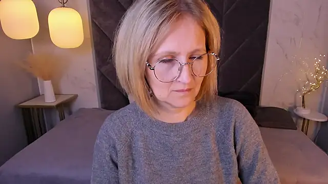 Snapshot of Paris_Cherry chatting on September 29, 7:51 pm Paris Cherry online show from September 29, 7:51 pm