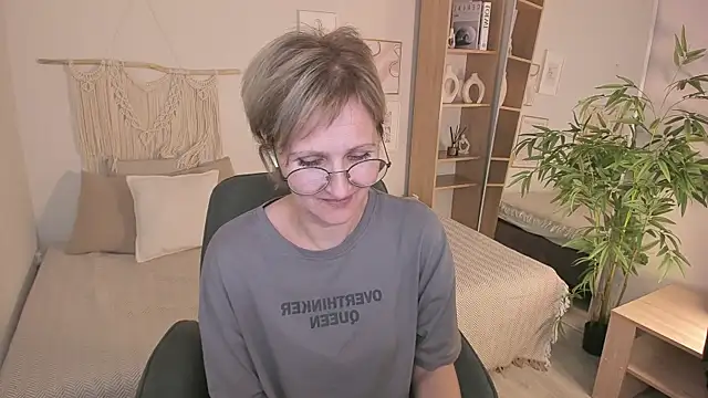 Snapshot of Paris_Cherry chatting on October 26, 8:26 pm Paris Cherry online show from October 26, 8:26 pm