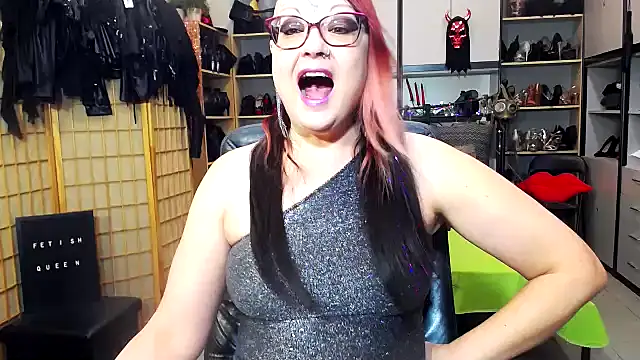 Snapshot of LindaDaemonX chatting on January 18, 7:56 am LindaDaemonX online show from January 18, 7:56 am