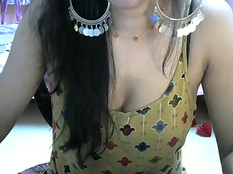 Snapshot of indianbae01 chatting on February 13, 12:35 am indianbae01 online show from February 13, 12:35 am