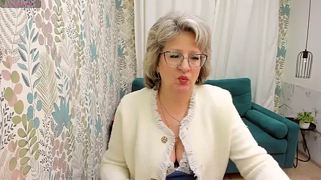 EvelynJoyful online show from February 6, 8:18 am