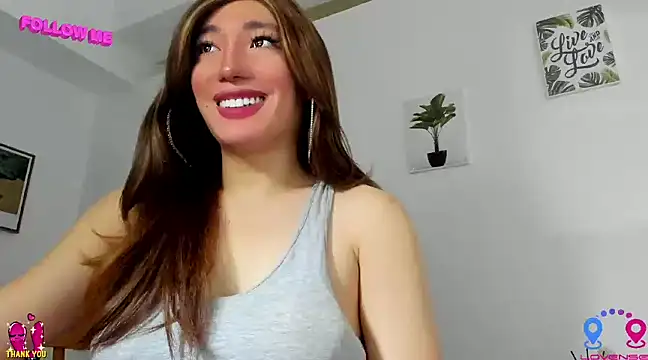 Snapshot of hottycrishina chatting on January 2, 8:17 am hottycrishina online show from January 2, 8:17 am