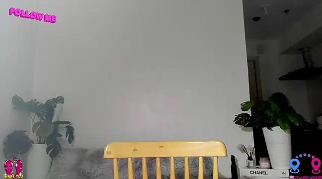 Snapshot of hottycrishina chatting on February 13, 12:57 am hottycrishina online show from February 13, 12:57 am