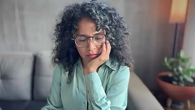 illaroom online show from October 6, 8:17 pm