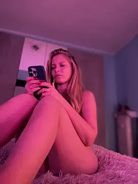 Snapshot of AnastasiaAniess chatting on January 18, 7:17 pm AnastasiaAniess online show from January 18, 7:17 pm