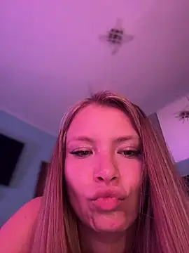 Snapshot of AnastasiaAniess chatting on February 13, 9:55 pm AnastasiaAniess online show from February 13, 9:55 pm