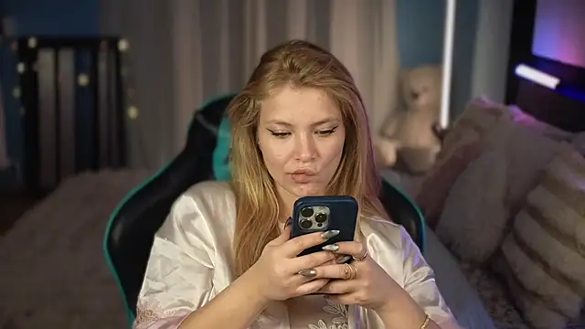 Snapshot of AnastasiaAniess chatting on February 24, 7:56 pm AnastasiaAniess online show from February 24, 7:56 pm