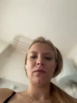 Snapshot of AnastasiaAniess chatting on February 28, 10:27 am AnastasiaAniess online show from February 28, 10:27 am