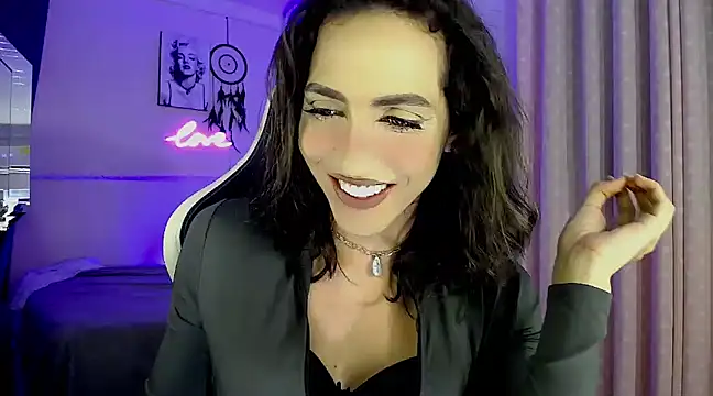 Snapshot of charlottesexxx chatting on March 20, 4:51 am charlottesexxx online show from March 20, 4:51 am