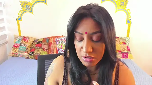 LadyNahir online show from November 6, 10:10 pm