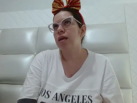 ashlymoon online show from December 2, 1:00 am