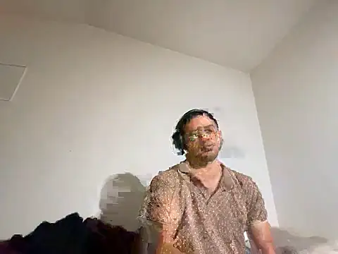 Snapshot of Enderson007 chatting on February 24, 4:27 pm Enderson007 online show from February 24, 4:27 pm
