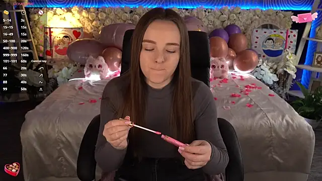 Snapshot of FoxyShy chatting on March 4, 6:30 am FoxyShy online show from March 4, 6:30 am