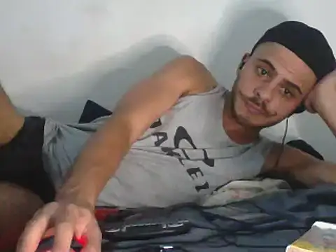 Snapshot of LoudLikeness chatting on February 21, 7:45 am LoudLikeness online show from February 21, 7:45 am