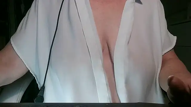 Snapshot of heidi60 chatting on February 2, 1:30 pm heidi60 online show from February 2, 1:30 pm