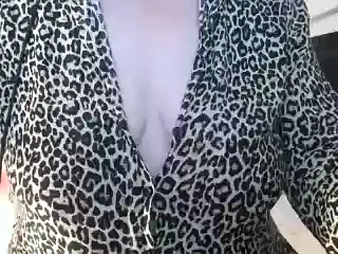 Snapshot of heidi60 chatting on March 22, 8:51 am heidi60 online show from March 22, 8:51 am