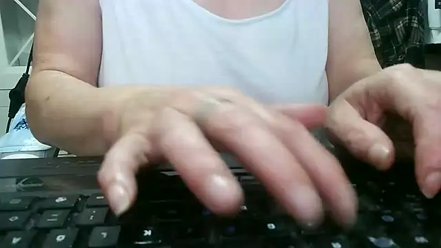 Snapshot of heidi60 chatting on November 6, 7:04 pm heidi60 online show from November 6, 7:04 pm