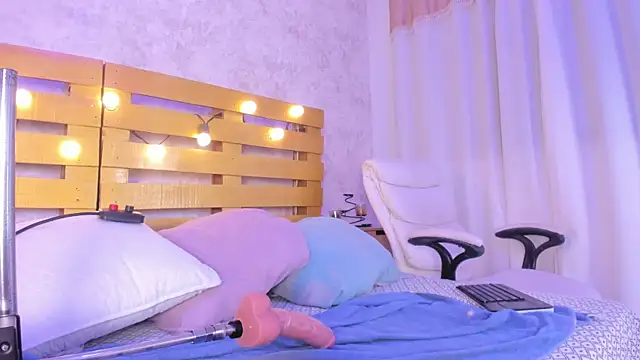 Snapshot of cristinapuerta_ chatting on December 18, 11:49 am cristinapuerta online show from December 18, 11:49 am