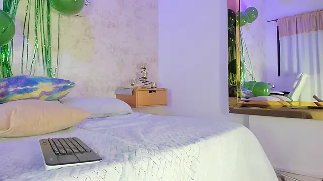 cristinapuerta  online show from March 14, 12:10 pm