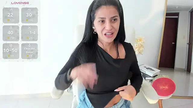 Snapshot of renata_t_ chatting on April 17, 4:54 pm renata t online show from April 17, 4:54 pm