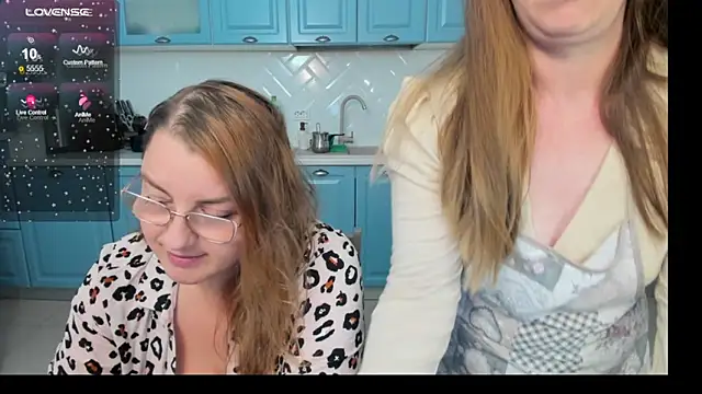 Snapshot of LIVYA chatting on September 30, 6:29 am LIVYA online show from September 30, 6:29 am