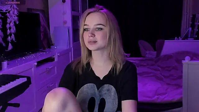 MaryDreaminess online show from February 14, 8:26 pm