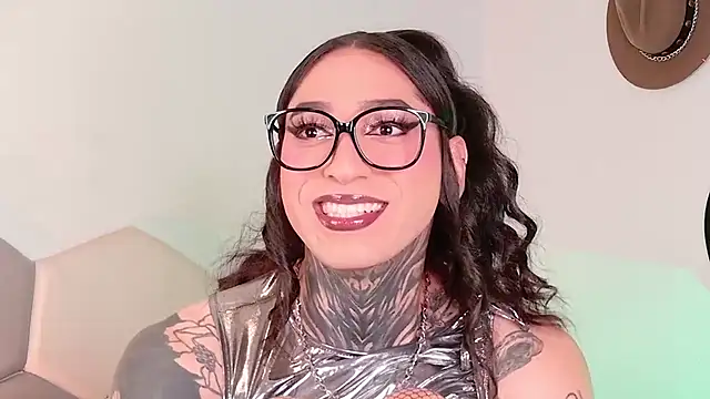 juliana robles online show from February 19, 10:44 am