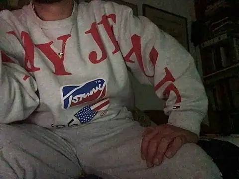 Snapshot of fuckerplayer1 chatting on February 14, 1:13 am fuckerplayer1 online show from February 14, 1:13 am