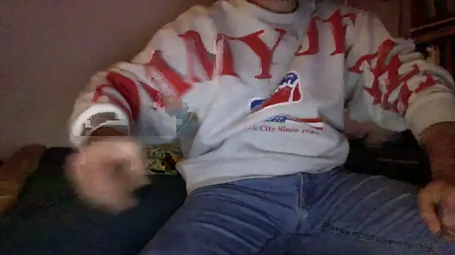 Snapshot of fuckerplayer1 chatting on February 25, 2:21 am fuckerplayer1 online show from February 25, 2:21 am