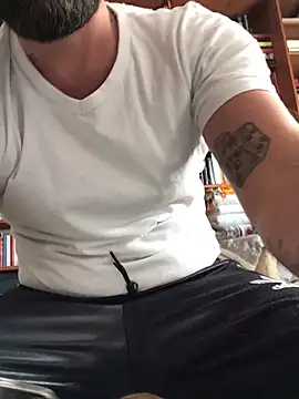 Snapshot of fuckerplayer1 chatting on March 6, 9:39 am fuckerplayer1 online show from March 6, 9:39 am