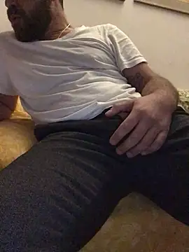 Snapshot of fuckerplayer1 chatting on March 12, 2:18 am fuckerplayer1 online show from March 12, 2:18 am