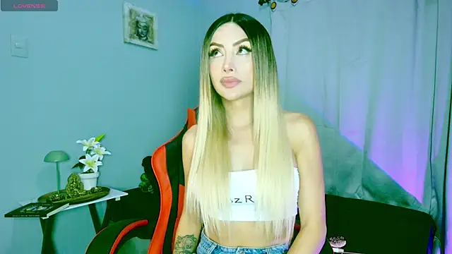 Snapshot of ale_lovee chatting on July 22, 3:31 am ale lovee online show from July 22, 3:31 am