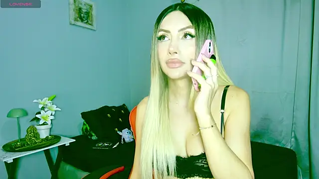Snapshot of ale_lovee chatting on July 23, 2:42 am ale lovee online show from July 23, 2:42 am