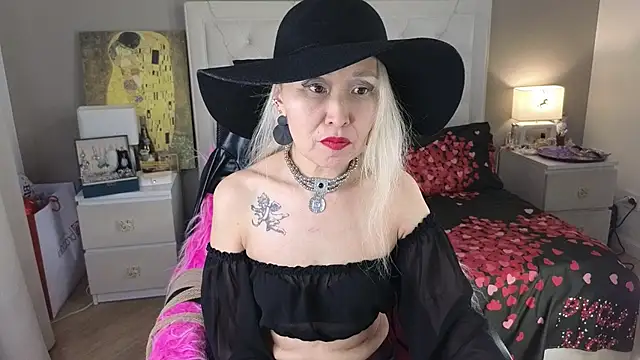 Snapshot of RoxalanaStar chatting on May 30, 8:28 pm RoxalanaStar online show from May 30, 8:28 pm