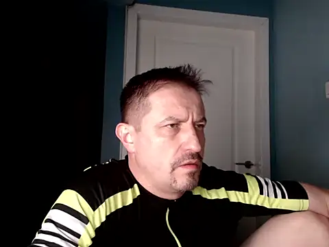 Snapshot of MisterFaithRO chatting on April 21, 9:39 pm MisterFaithRO online show from April 21, 9:39 pm