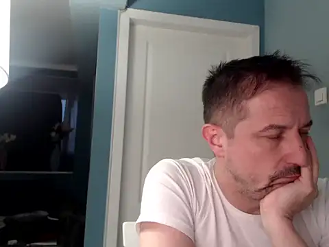 Snapshot of MisterFaithRO chatting on April 29, 5:30 pm MisterFaithRO online show from April 29, 5:30 pm