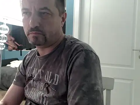 Snapshot of MisterFaithRO chatting on May 10, 9:31 pm MisterFaithRO online show from May 10, 9:31 pm